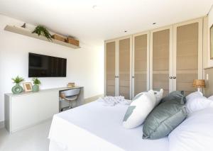 Av. Mãe Bernarnada 1414 · 5 suítes | a passos da praia e piscina aquecida