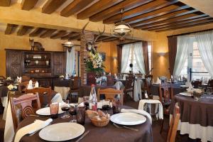 Hotels Logis Auberge A La Tete De Lard : photos des chambres