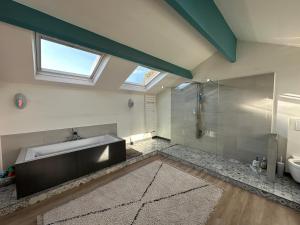 Villas YOUR OWN VILLA in COLOMBES LA DEFENSE : photos des chambres