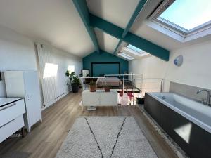 Villas YOUR OWN VILLA in COLOMBES LA DEFENSE : photos des chambres