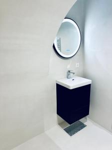 Villas YOUR OWN VILLA in COLOMBES LA DEFENSE : photos des chambres
