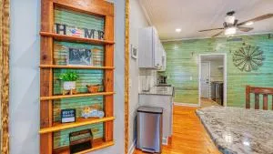 Rivers Edge- Close to USC, Ft Jackson & Riverwalk, Comfy King - 西哥伦比亚