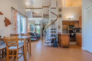 Makani Moana Loft - Golf Course View - North Shore - Sleeps 2 - 2hvězdičkové hotely ve městě Kahuku