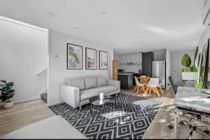 Luxurious 3- Bedroom Retreat - Fawkner