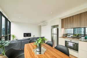 Sky Haven Modern Retreat with Free Parking