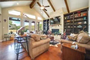 Family-Friendly Johnson City Home Near State Parks - Hye