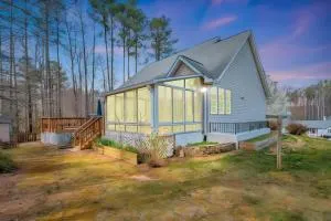 Lake Anna Lakeside Luxury 6BR w Game Room, Cinema, Hot tub and Grill - Bumpass Lake Anna Lakeside Luxury 6BR w Game Room, Cinema, Hot tub and Grill - Bumpass