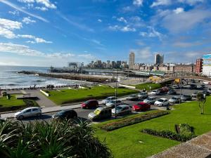 Disfrutá a metros del mar