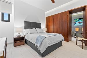 2B Modern Romantica Luxury Condo