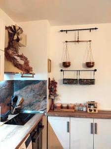 Art Apart - Top Center