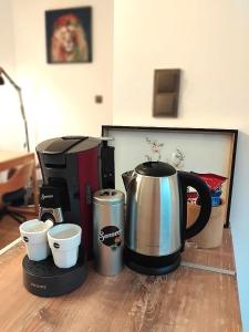 Art Apart - Top Center