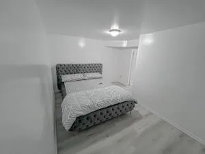 D6 Room Near Airport - Brampton