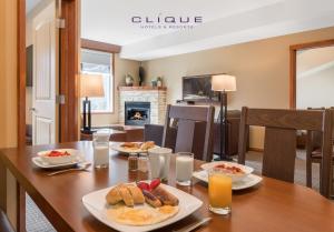 Falcon Crest Lodge by CLIQUE