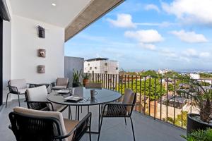 2B Modern Romantica Luxury Condo