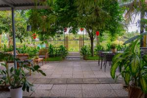 Laoxao Lakeview Homestay