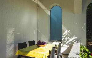 Awesome Apartment In Kampor With Sauna