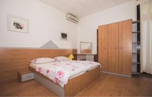 Awesome Apartment In Kampor With Sauna