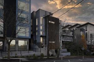 West Seattle - Mins to Downtown!