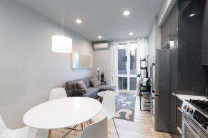 West Seattle - Mins to Downtown!