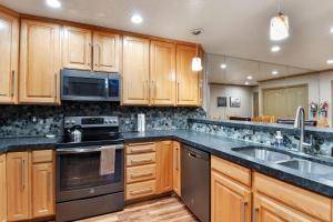 Adventure Hub-Ski Resorts, Backcountry & Park City 3203 condo