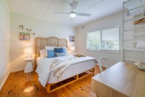 Shoal Shack 72, 72 Tomaree Rd - Pool, Pet Friendly, Wi-Fi, Air Con, Linen