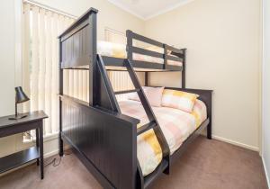 4 BR Home with Garage- 5 minute walk to shops, takeaway, cafe and two supermarkets