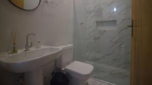 Piscina Aquecida, 4 Suítes com Ar, Bilhar, Área Gourmet