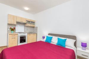 Apartments with parking space Valbandon, Fazana - 23659