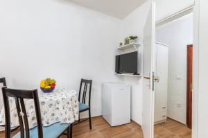 Apartments with parking space Valbandon, Fazana - 23659