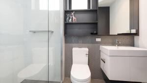 Modern 2B Apt with Views Near Swinburne University