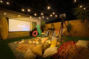 Spacious Family Fun with SUV Hire, Games, Full Kitchen - Йоркейс Кноб