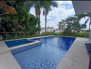 ESPECTACULAR CASA QUINTA EN MELGAR con PISCINA PRIVADA