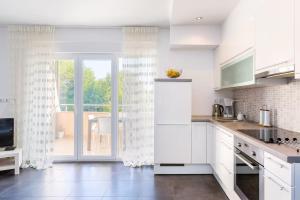 Modern 2-Bedroom Medulin Apartment with Balcony & Free Parking