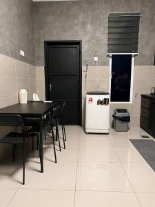 Elitis Nuri Industrial Chic Pool Homestay Melaka