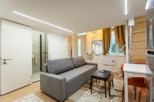 Cute gallery flat in Budapest, Autumn