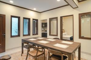 Pearl Villa by The Lake