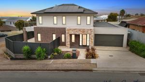 Sunrise To Sunset Getaway By Wine Coast Holidays