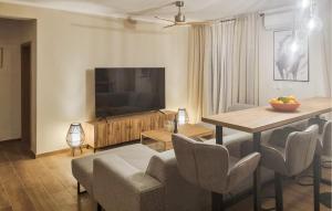 3 Bedroom Stunning Apartment In Maslenica 