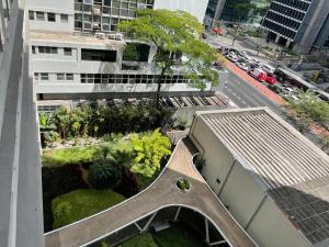 Apto com varanda na Paulista