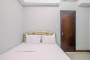 Nice and Elegant 1BR at Royal Heights Apartment By Travelio