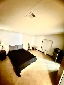 Large bedroom and bathroom to enjoy - 莱克威尔士