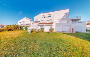 2 Bedroom Amazing Apartment In Royan