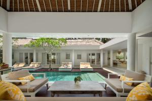 4 bedroom Jungle Oasis in Pererenan