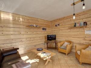 Maisons de vacances Gite avec jardin, jeux pour enfants et terrain de boules. Ideal pour rando et VTT! - FR-1-496-286 : photos des chambres