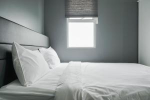 Nice and Warm Studio at Belmont Residence Puri Apartment By Travelio