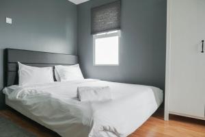 Nice and Warm Studio at Belmont Residence Puri Apartment By Travelio