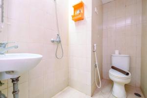 Nice Studio at Sahid Metropolitan Apartment By Travelio