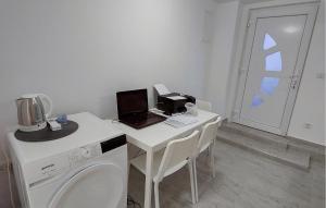 Beautiful Apartment In Ugljan With Wifi