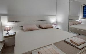 Beautiful Apartment In Ugljan With Wifi