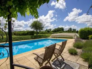 Maison campagnarde avec piscine, animaux acceptés, Wi-Fi, parking, cheminée - FR-1-616-424 - Azerat